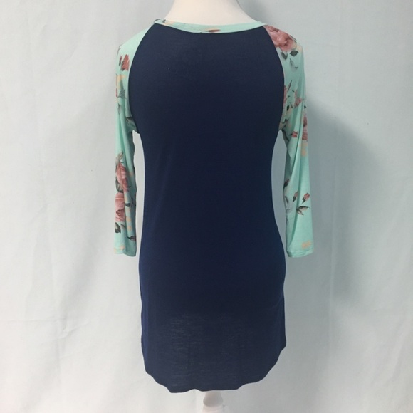 Mayberry’s Top - Picture 2 of 4